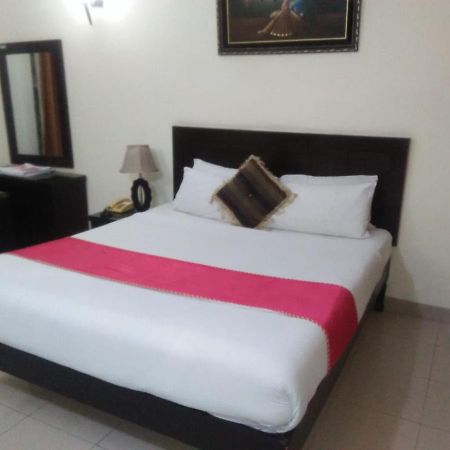 Tourist Inn Hotel Lahore Exterior photo